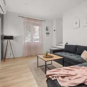 Rose Apartment